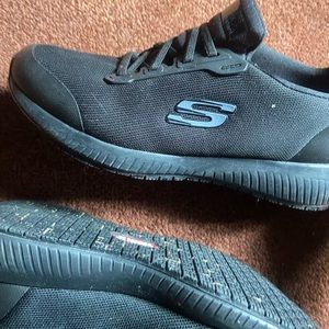 Sketchers runners / non slip sneakers